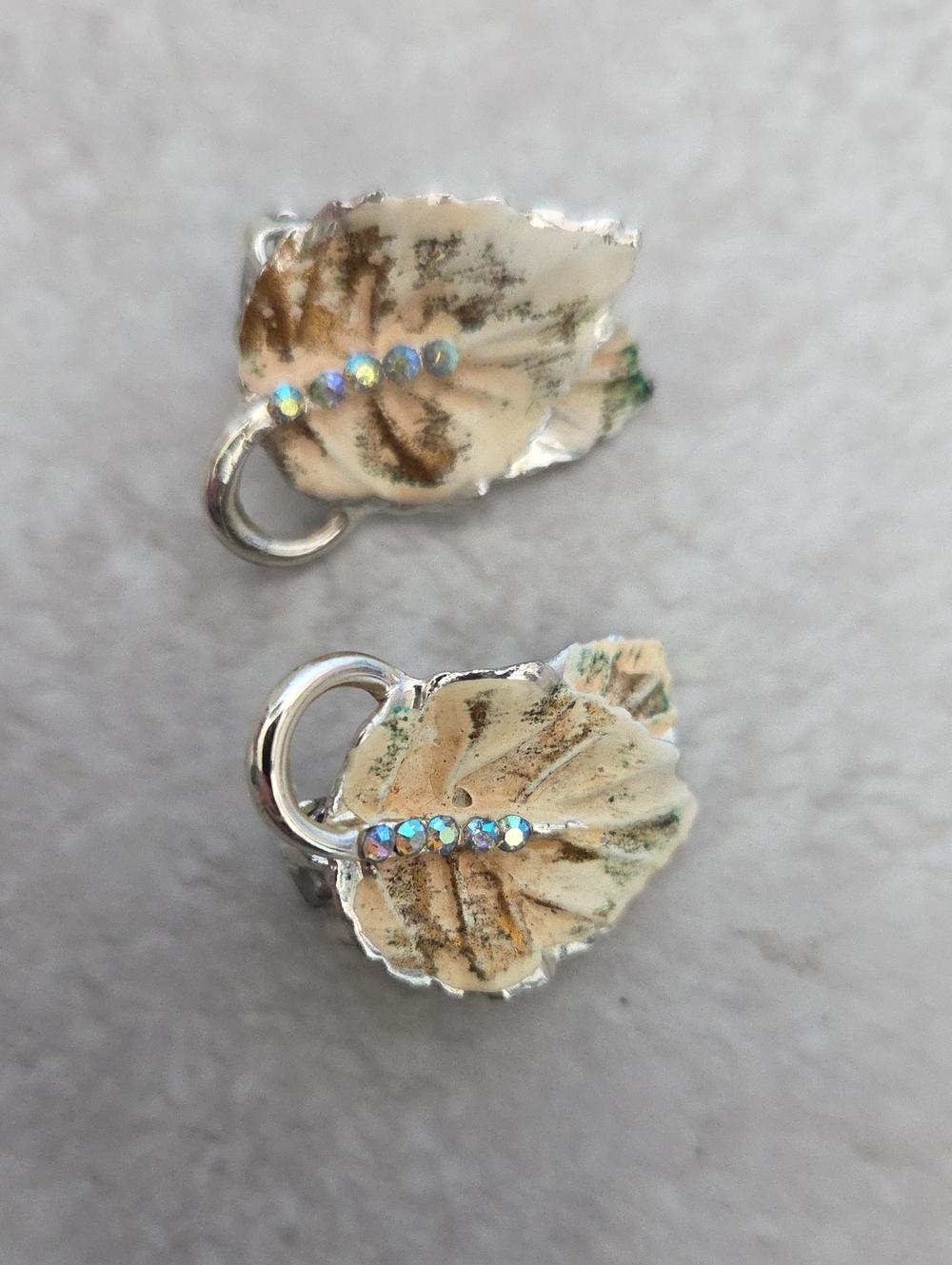 BSK Vintage Leaf-Shaped Cream and Brown Clip-On Earrings with Iridescent Stones